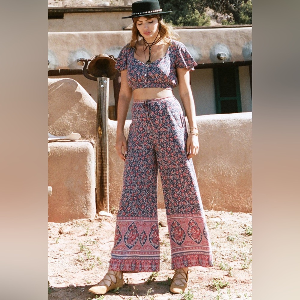 Spell Jasmine floral Navy set-Paiazzo pants and crop top size M